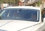 Aishwarya Bachchan, Abhishek Bachchan, Brinda Rai, Amitabh Bachchan leaves for home with her baby in  Jalsa, Pratiksha, Mumbai on 21st Nov 2011 (8).JPG